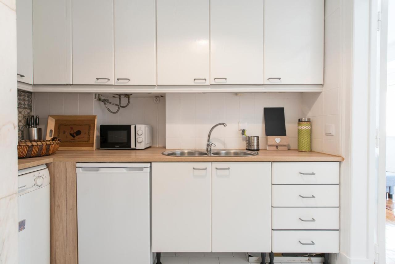 Cozy Apartment With Castel View Lisbon Luaran gambar